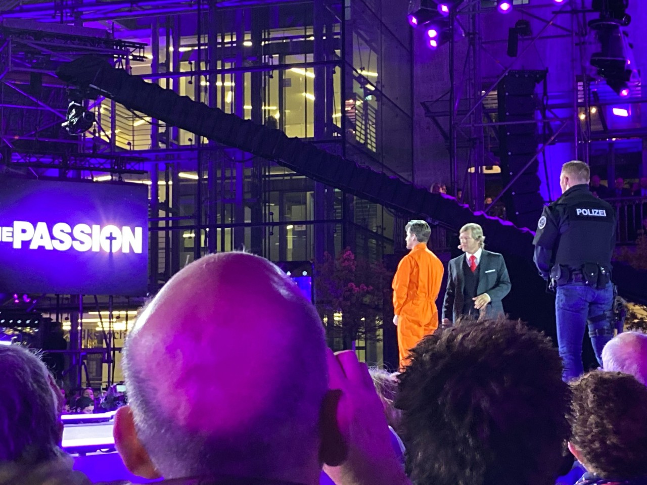 Alexander Klaws steht mit Henning Baum bei „Die Passion“ auf der großen Bühne in Essen.