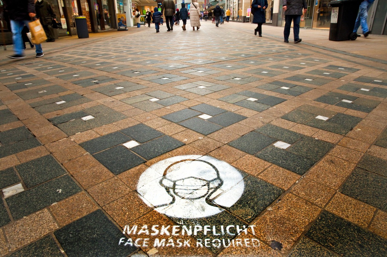 In manchen Bereichen will die Stadt Dortmund die Maskenpflicht vorerst aufrecht erhalten. (Symbolbild)