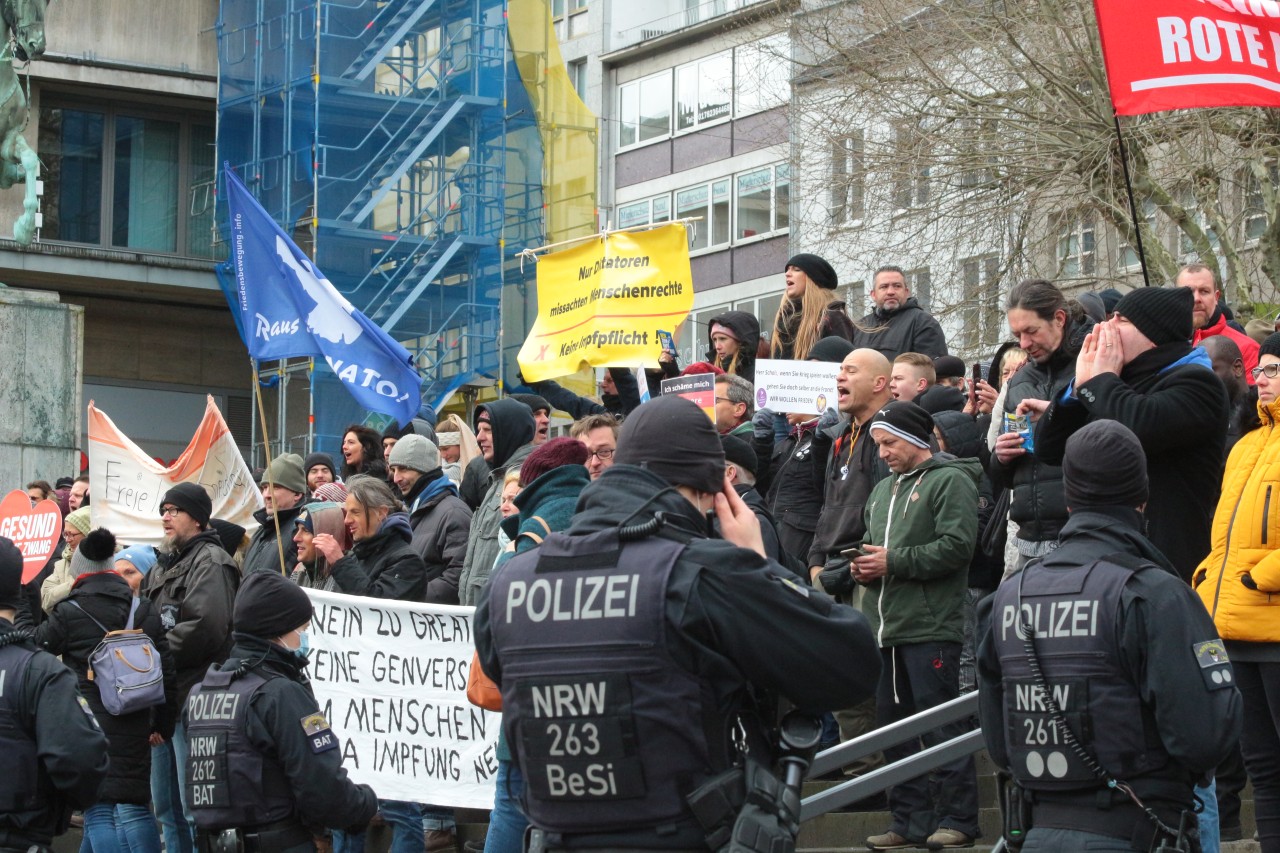 Impfgegner störten den Wahlkampfauftakt von Thomas Kutschaty in Essen.