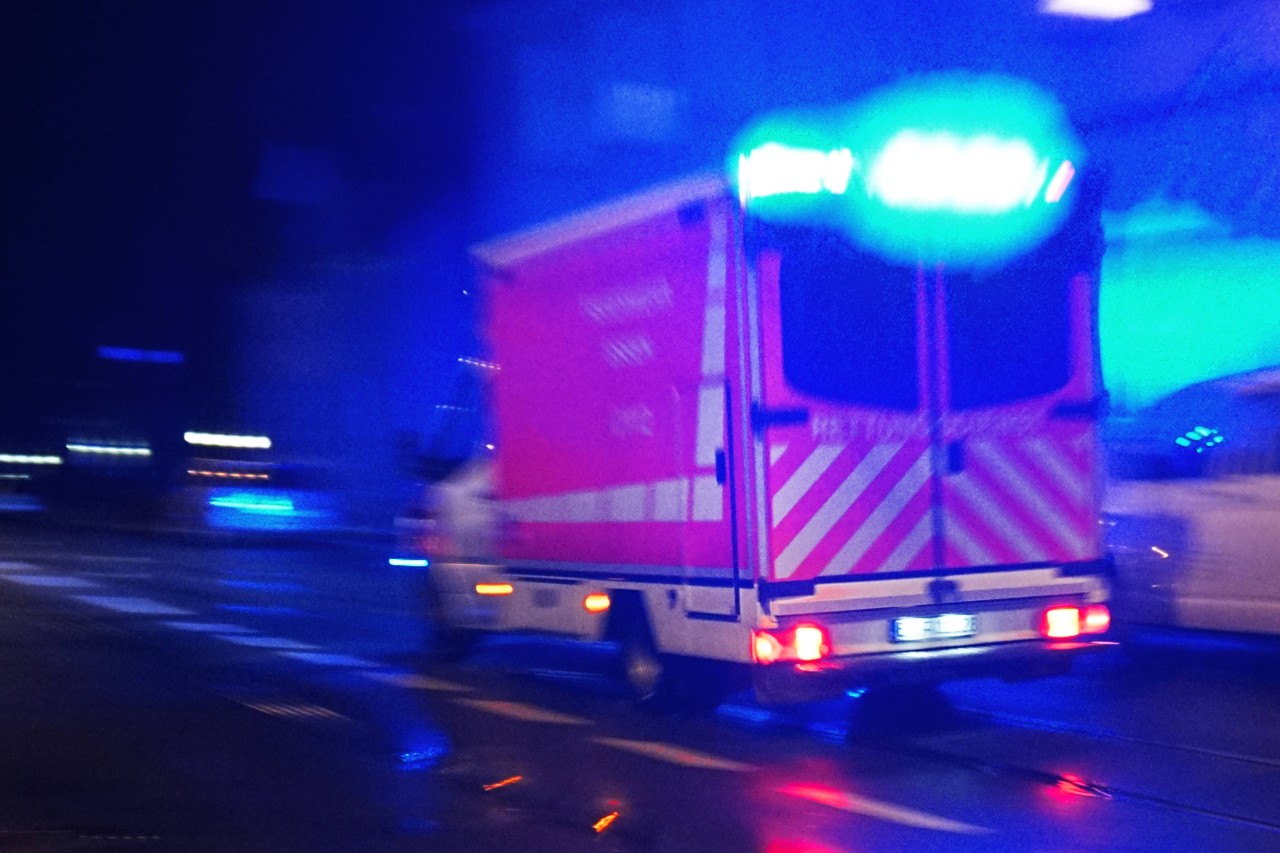 In Gelsenkirchen werden Rettungskräfte plötzlich angegriffen. (Symbolbild)