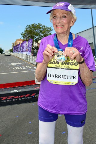 Harriette Thompson (92) hat als älteste Marathonläuferin der Welt den 