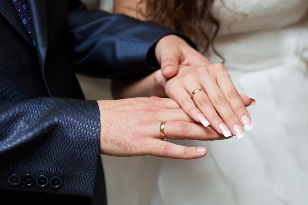 Hochzeit: Von ihrer Brautmaniküre ist eine Braut gar nicht begeistert. (Symbolbild) Hochzeit: Von ihrer Brautmaniküre ist eine Braut gar nicht begeistert. (Symbolbild)