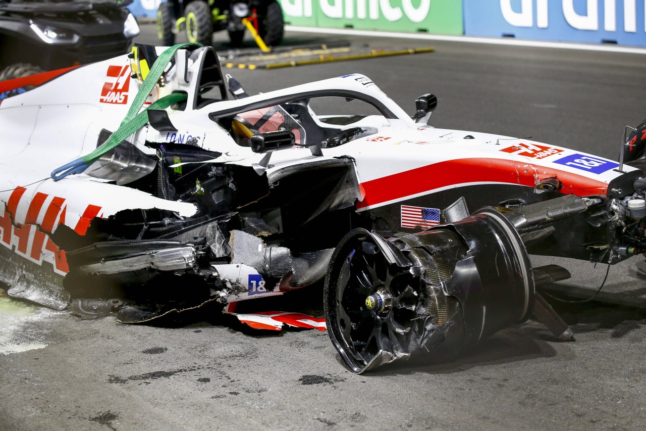 Mick Schumacher zerstörte sein Auto in Saudi-Arabien.