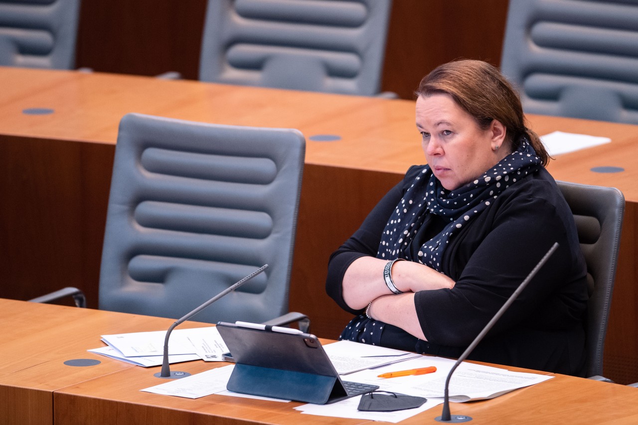 Vor der NRW-Wahl 2022 ist Ursula Heinen-Esser von ihrem Posten als NRW-Umweltministerin zurückgetreten.