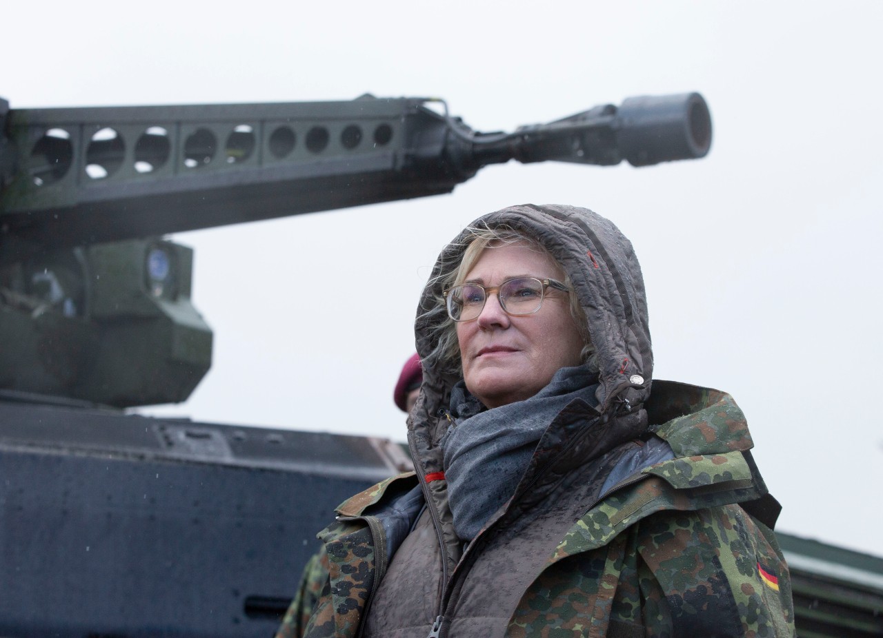 Verteidigungsministerin Christine Lambrecht bereitet einen Panzer-Deal mit Slowenien für die Ukraine vor. 