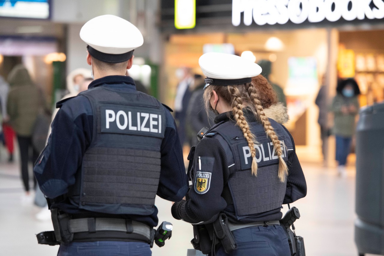 In Essen wurden Polizisten per Videoüberwachung Zeugen einer Schlägerei. (Symbolbild)