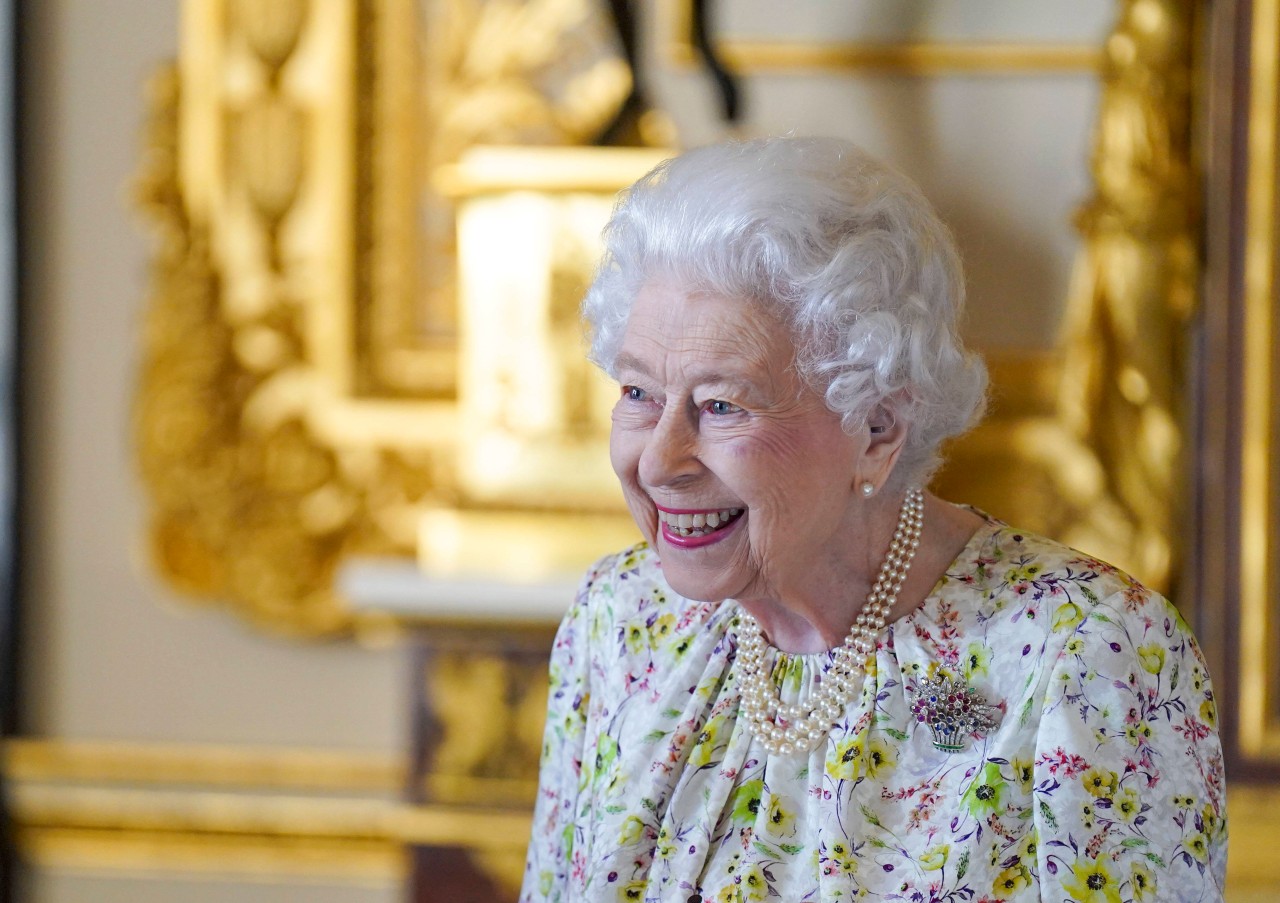 Die Queen und ihr Enkel Prinz Harry sollen wohl im engen Kontakt stehen. (Archivbild)