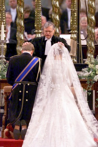 Die niederländische Prinzessin Máxima ließ sich für ihren Hochzeitstag am 2. Februar 2002 von Valentino eine Kreation ... 