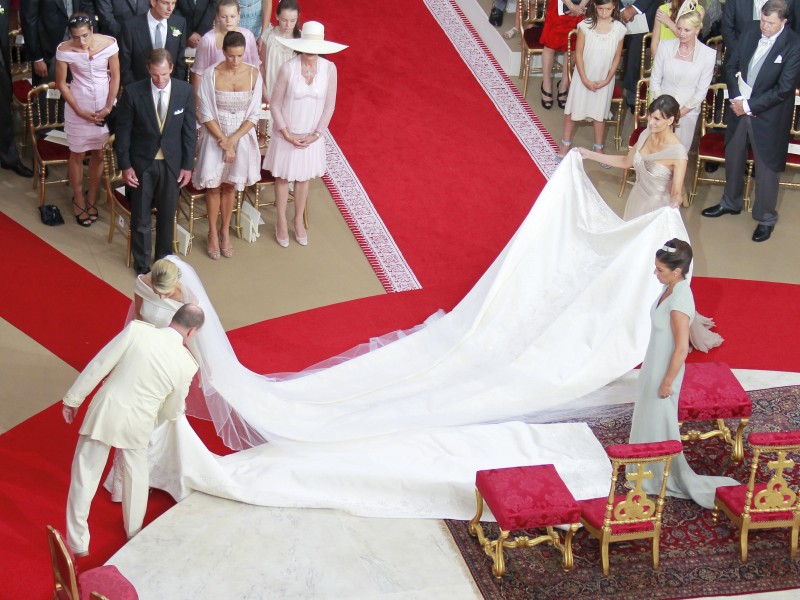 Eine weitere Fürstenhochzeit in Monaco: Prinzessin Charlene und Prinz Albert II bei ihrer Hochzeitszeremonie im Juli 2011. 