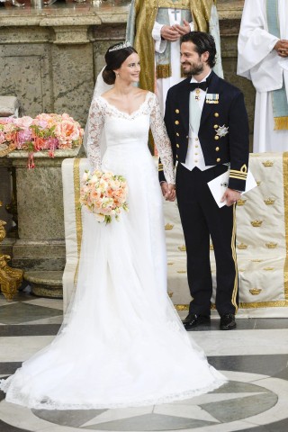Sofia Hellquist trug auf ihrer Hochzeit mit Prinz Philip von Schweden einen weißen Traum aus Spitze und Kreppseide.