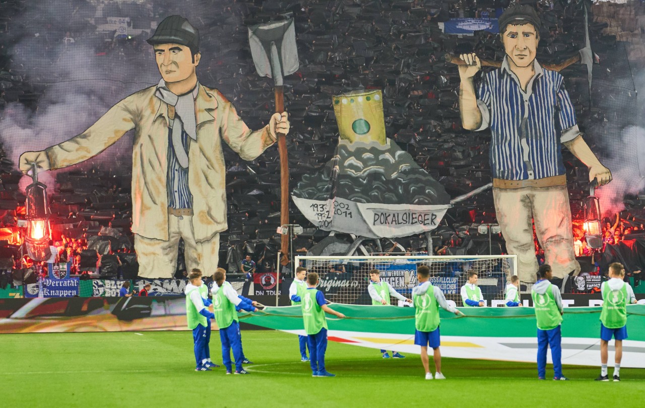 Schon im April 2018 ehrten die Fans des FC Schalke 04 die Bergleute mit einer Choreo.