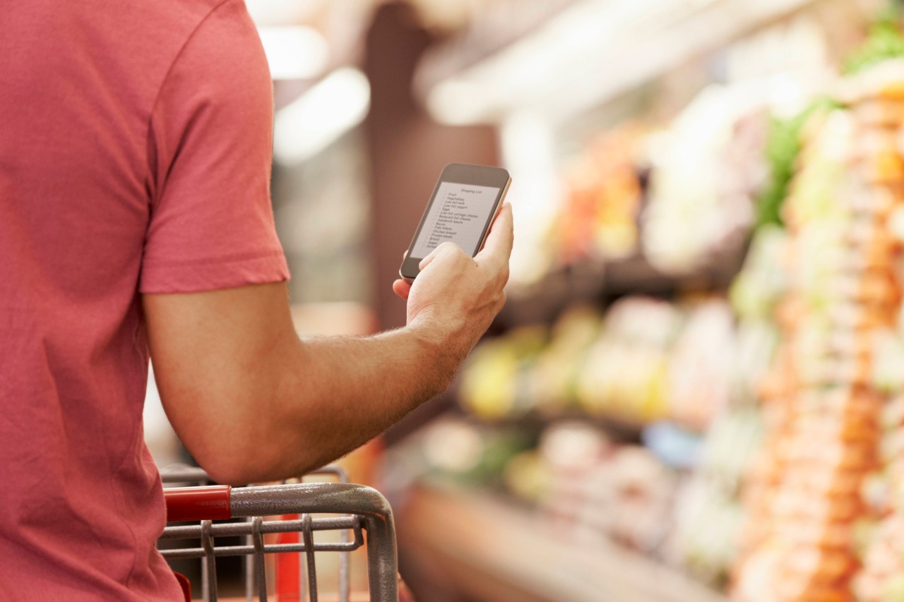 Supermärkte locken immer wieder mit Angeboten und Rabatten über ihre eigene App. (Symbolbild)