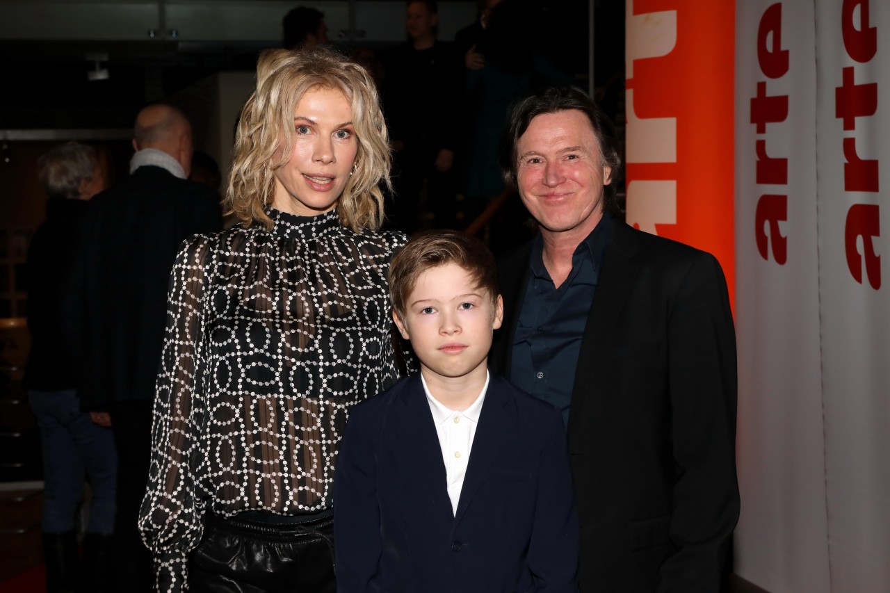 „Tatort“-Star Uwe Bohm im Februar 2020 mit seiner Frau Ninon Bohm und dem gemeinsamen Sohn Jimmy.