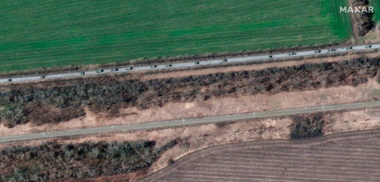 Ukraine-Krieg: Satellitenbilder zeigen einen 13 Kilometer langen Militärkonvoi mitten in der Ukraine.