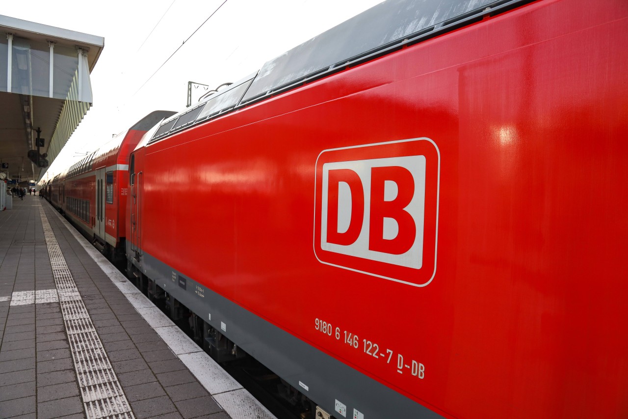 Deutsche Bahn in Dortmund: Während einer Fahrkartenkontrolle zückte ein Jugendlicher sein Messer. (Symbolbild)