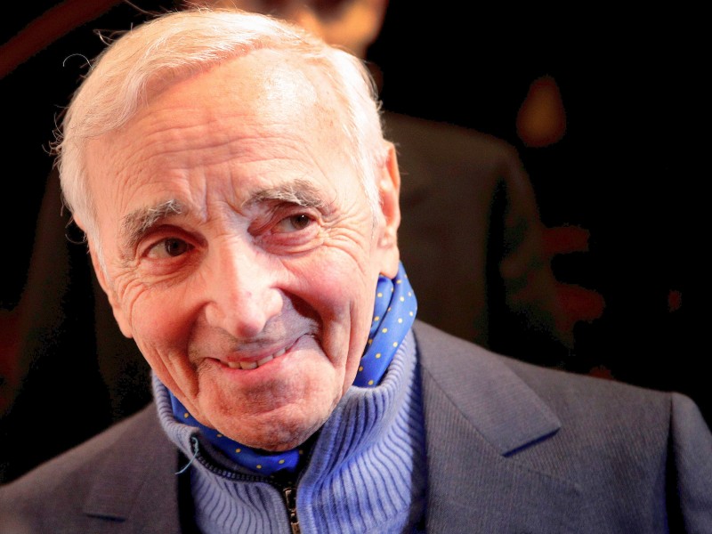 Der französische Sänger Charles Aznavour ist im Alter von 94 Jahren gestorben. Sein Tod wurde am 1. Oktober bekannt.