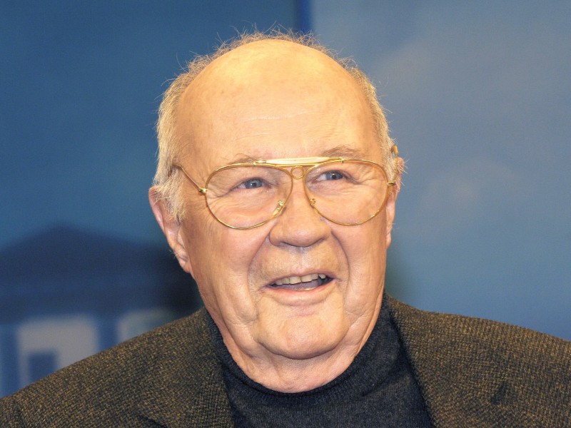 Der Fernsehjournalist und Buchautor Dagobert Lindlau starb am 30. November2018 im Alter von 88 Jahren in Vaterstetten bei München.