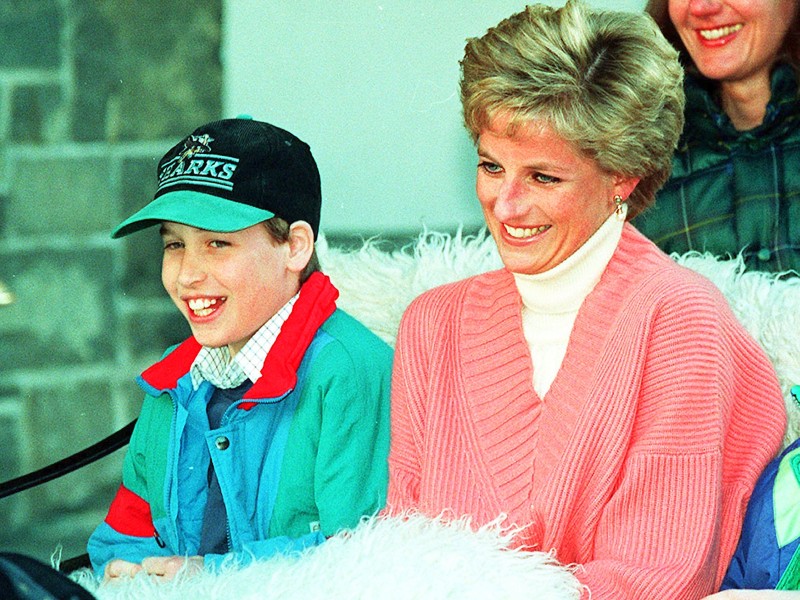 William mit seiner Mutter Diana 1994, zu der er ein sehr inniges Verhältnis pflegte. 