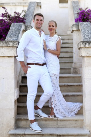 Diese Aufnahme zeigt Keeper Manuel Neuer einen Tag vor der kirchlichen Hochzeit mit Nina Weiss. Das Paar heiratete am 10. Juni 2017 im italienischen Monopoli. 