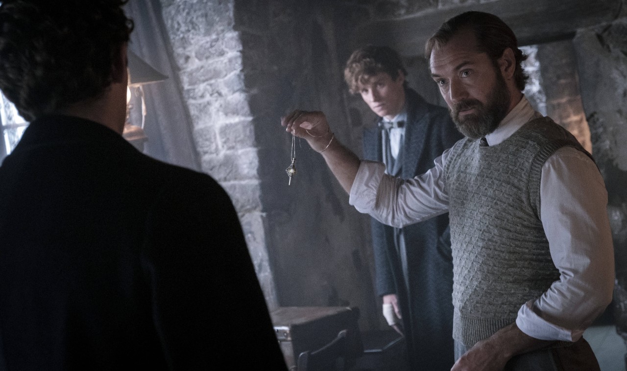 Jude Law (rechts) brilliert als Albus Dumbledore. 
