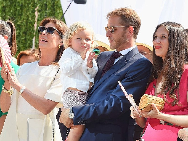 Nachwuchs in der Fürstenfamilie von Monaco: Prinzessin Caroline von Hannover (r.) freut sich über ihr fünftes Enkelkind. Carolines Sohn Andrea Casiraghi und seine Frau Tatiana haben einen weiteren Sohn bekommen, wie der Fürstenpalast bekanntgab. Das Baby heißt Maximilian Rainier und wurde bereits am 19. April geboren. Es ist das dritte Kind des Paars.