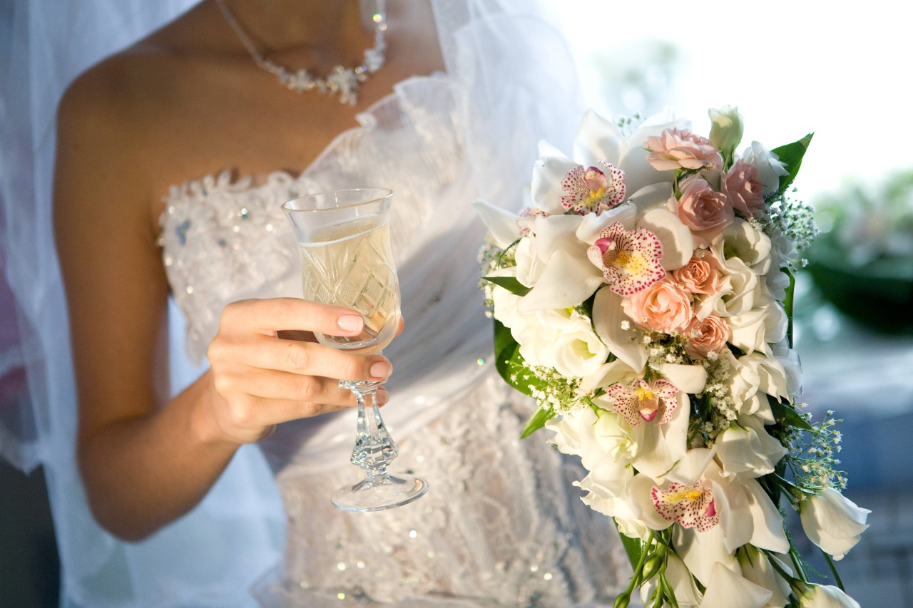 Bei dieser Hochzeit war die Stimmung schon weiter vor der Trauung im Keller.