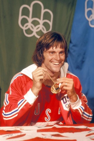 Bruce Jenner gewann bei den Olympischen Spielen 1976 im kanadischen Montreal die Goldmedaille im Zehnkampf. Seit 2015 lebt Jenner offiziell als Frau. Wir zeigen, welche Prominenten ebenfalls transgender sind. 
