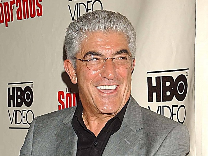 Trauer um „Sopranos“-Schauspieler Frank Vincent. Der US-amerikanische Schauspieler italienischer Abstammung starb am 13. September im Alter von 78 Jahren. 