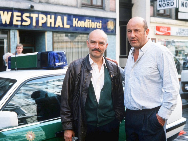 Das bewährte Kommissarengespann Paul Stoever (Manfred Krug, r.) und Peter Brockmöller (Charles Brauer) ging von 1988 bis 2001 in Hamburg auf Verbrecherjagd.