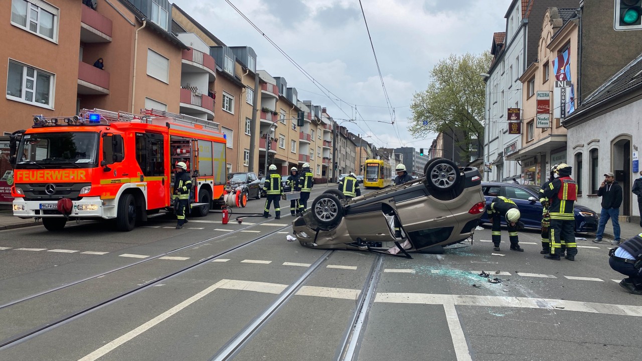 In Mülheim hat es einen schweren Unfall gegeben. 