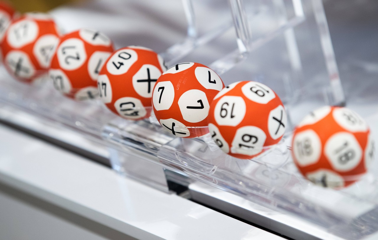 Ein Mann hat sechs Richtige im Lotto getippt. Doch es gibt ein Problem! (Symbolbild)