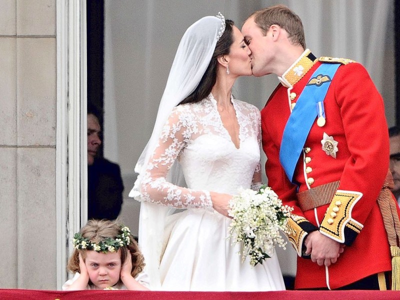 Definitiv das Paar, um das es 2011 den größten Trubel gab: Prinz William und seine langjährige Freundin Kate, Verzeihung, Catherine Middleton heirateten am 29. April 2011.
