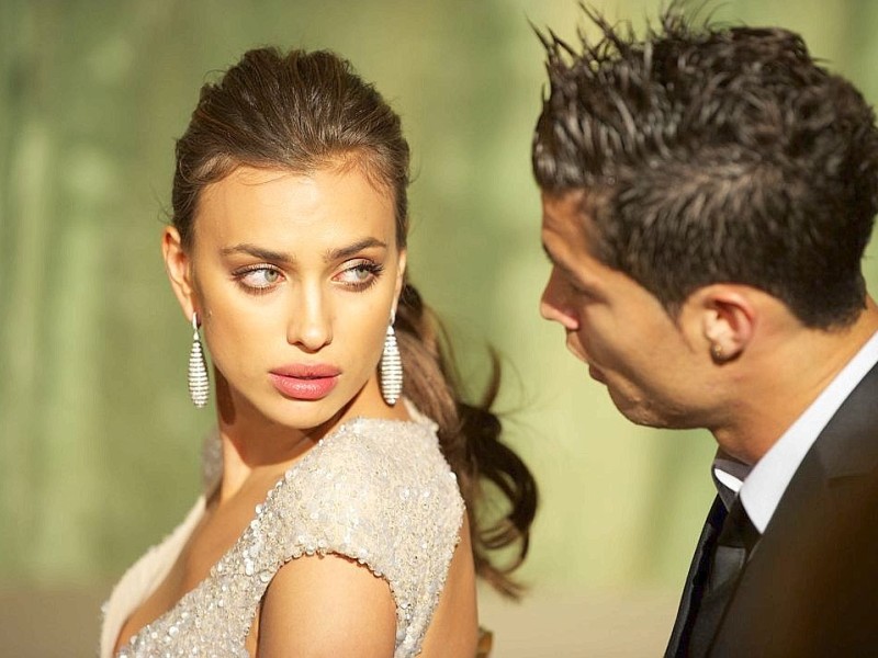 Fußballer Cristiano Ronaldo und seine Freundin Irina Shayk haben sich 2011 verlobt. Nach der EM 2012 wollen sie heiraten.