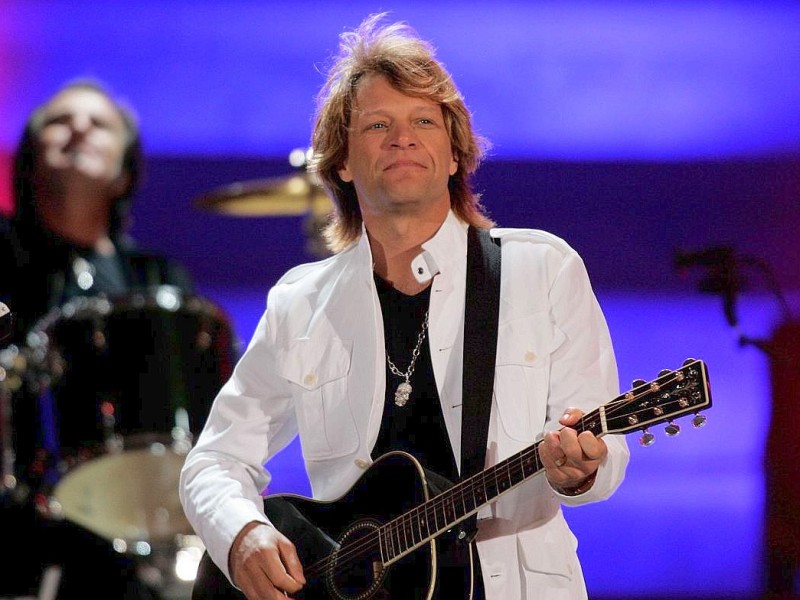 Mit dem Debütalbum Bon Jovi schaffte es die Gruppe ins Vorprogramm von  ZZ Top und den Scorpions.