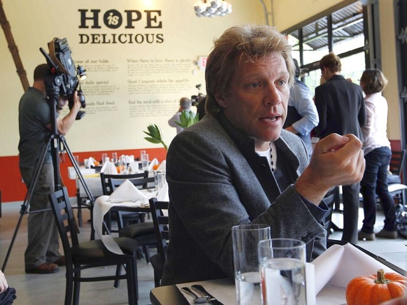 Im Oktober 2011 hat er das Restaurant Soul Kitchen , ein Restaurant für Arme, in New Jersey eröffnet.