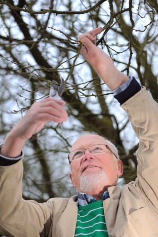 Bei steigenden Temperaturen macht auch die Gartenarbeit wieder Spaß.