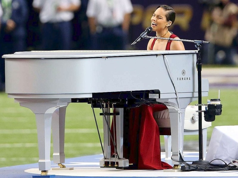 Zu Eröffnung sang Alicia Keys die Nationalhymne - und ließ sich anschließend bejubeln.
