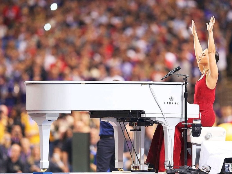 Zu Eröffnung sang Alicia Keys die Nationalhymne - und ließ sich anschließend bejubeln.