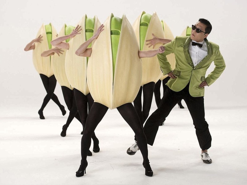 Bekannt ist der Super Bowl auch für spektakuläre Werbespots. Diesmal warb Sänger Psy für Pistazien - in einem Clip, der möglicherweise noch schräger ist als das Originalvideo zu Gangnam Style.