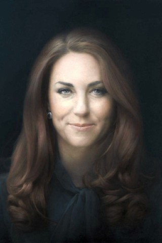 Ein offizielles Gemälde von Kate wird in der National Portrait Gallery in London präsentiert. Wie gut sie darauf getroffen ist, sorgt für Diskussionen. Mehr Gesprächsstoff bietet allerdings eine andere Nachricht. Im Dezember 2012 kommt ...