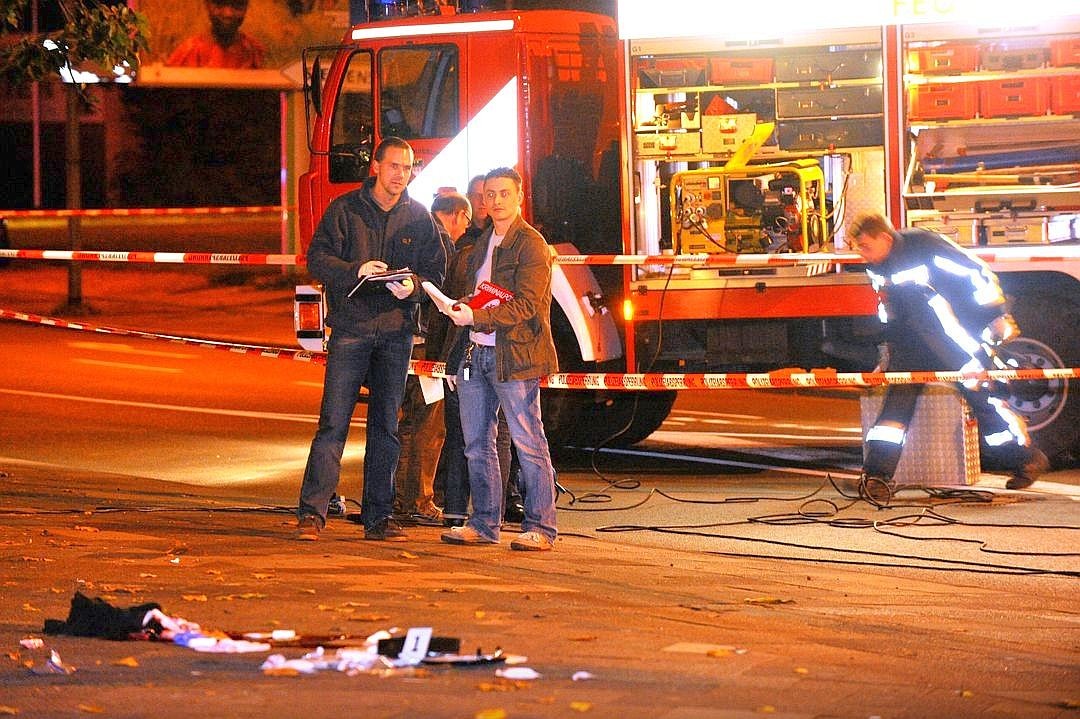 ... am 9. Oktober 2009: In Duisburg wird Bandido Eschli aus Gelsenkirchen von einem Mitglied der Hells Angels vor der Bandidos-Kneipe The Fat Mexican erschossen.
