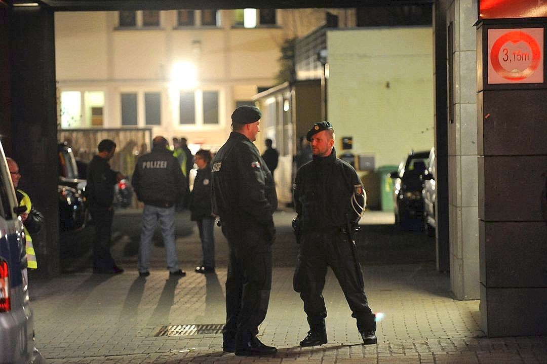 In Oberhausen durchsucht die Polizei zeitgleich das Vereinsheim der Bandidos.