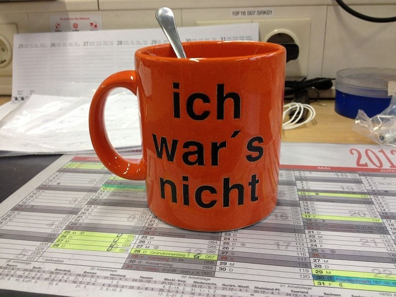 Die perfekte Tasse gegen den Chef, schreibt dieser Nutzer aus Düsseldorf.