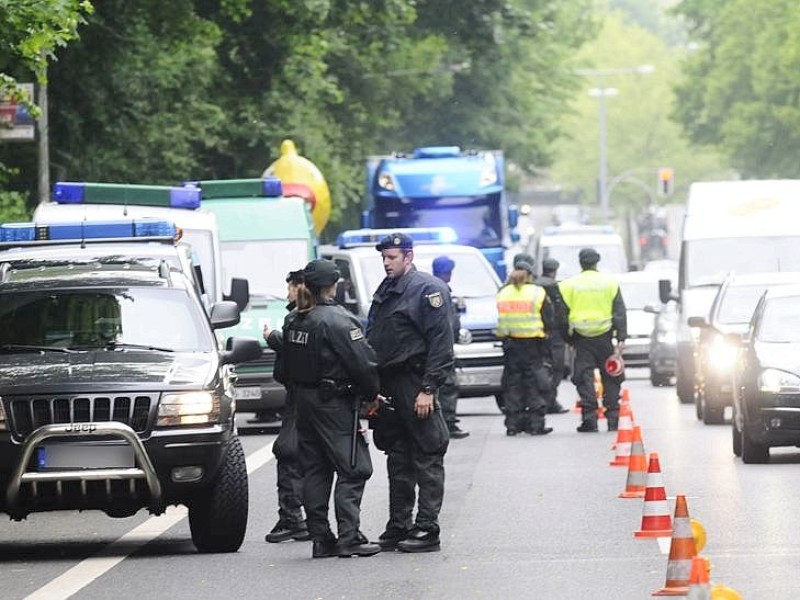 Seit März 2013 hat die Polizei vermehrt Rocker des Motorradclubs Hells Angels auf der Eppinghofer Straße in Mülheim gesehen. Die meisten von ihnen sind polizeibekannt, die Ermittlungskommission „Rocker“ stellt ein Imponiergehabe der Hells Angels fest. 