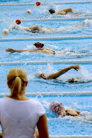 Bei dem Nachwuchsschwimmfest des SV Kettwig 1907 geben die Schwimmer bei hohen Temperaturen Höchstleistung.