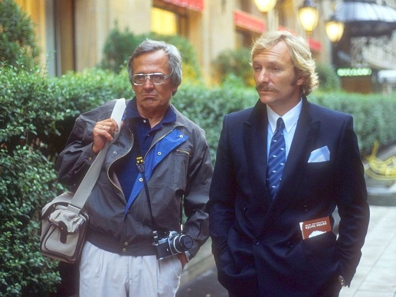 In der ARD-Serie Kir Royal   spielte Hildebrandt (re.) den Schickeria-Pressefotografen Herbie.