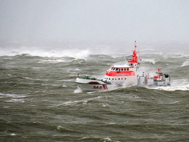 Der Seenotrettungskreuzer  Bernhard Gruben machte vor der Nordseeinsel Norderney eine Kontrollfahrt.
