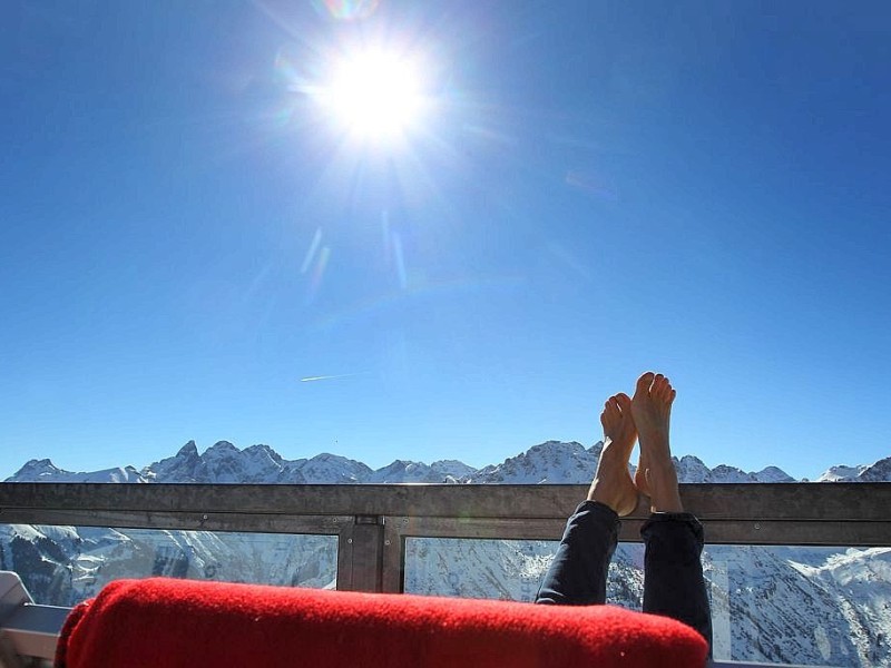 Schnee trifft Sonne trifft nackte Füße: Auf dem Fellhorn bei Oberstdorf...