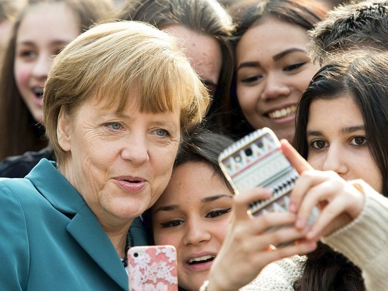 Bundeskanzlerin Angela Merkel (CDU) beim Besuch einer deutsch-polnischen Schule in Berlin.