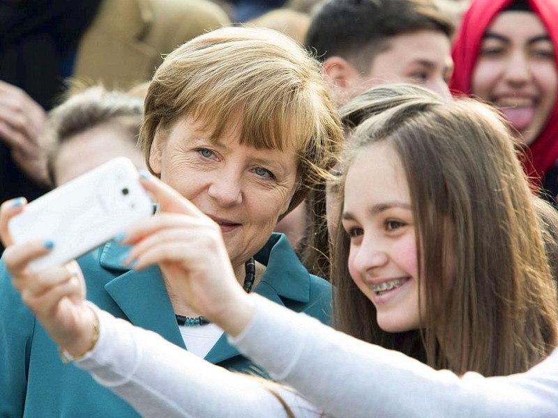 Bundeskanzlerin Angela Merkel (CDU) beim Besuch einer deutsch-polnischen Schule in Berlin.